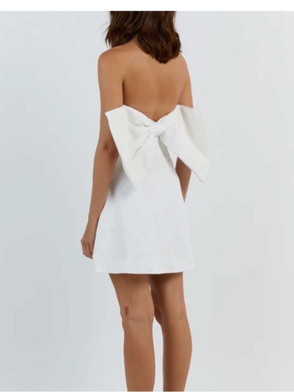 Dissh Aisle White
Linen Back Bow Dress